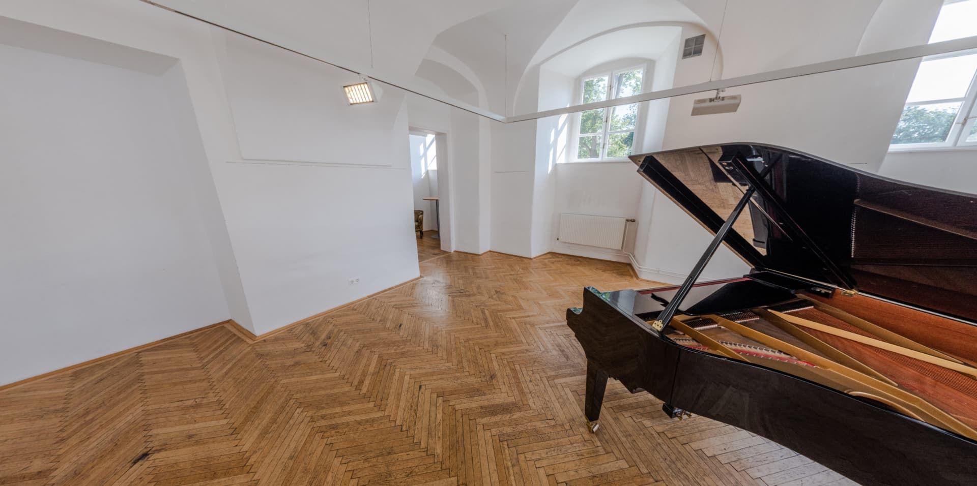 Klavier im Buchstadtsaal im Kunsthaus Horn